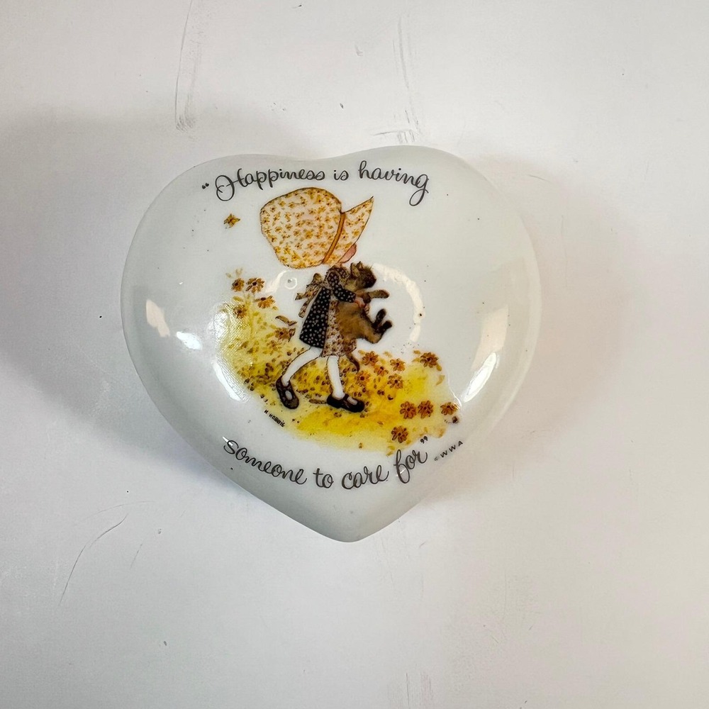Vtg 1973 Holly Hobbie Heart Porcelain Trinket Box Happiness is Having Someone - Picture 2 of 14